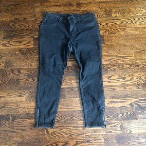 Black Jeans with Zipper Detail